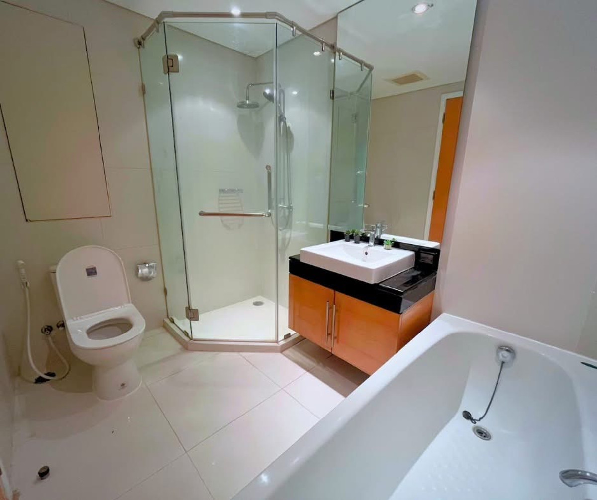 For SaleCondoSukhumvit, Asoke, Thonglor : Fullerton Sukhumvit / 2 Bedrooms (SALE WITH TENENT), Fullerton Sukhumvit / 2 bedrooms (sale with tenant) NONT103