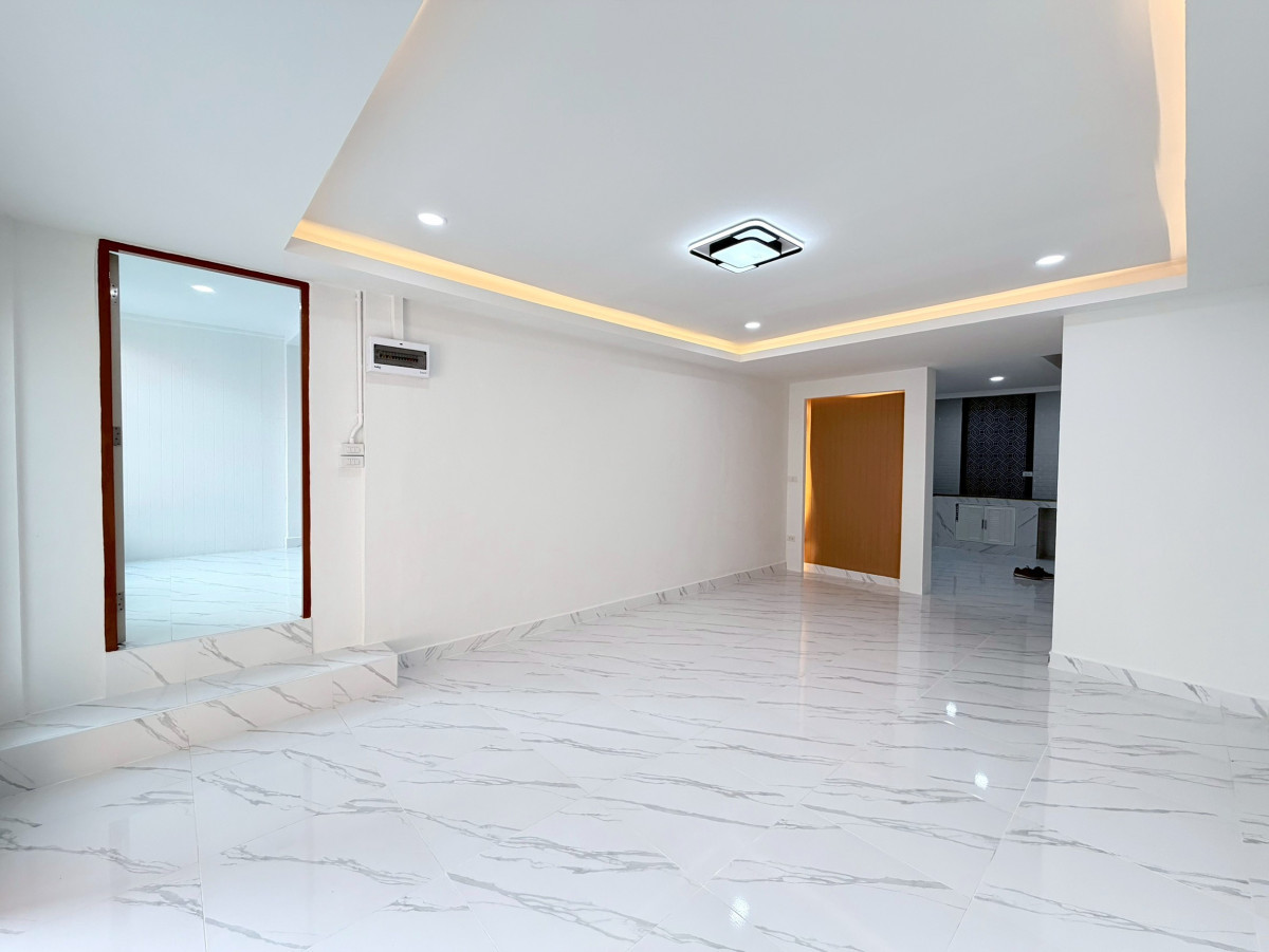 ขายบ้านเกษตร นวมินทร์ ลาดปลาเค้า : ขายบ้าน บ้านเฟรนชิฟ หน้ากว้าง รีโนเวทใหม่ ลาดพร้าว เขต ลาดพร้าว กรุงเทพ CX-147476