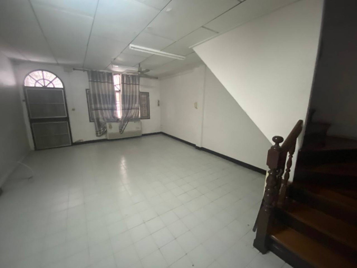 For RentTownhomePattanakan, Srinakarin : Townhome for rent, 2 floors, 2 bedrooms, 2 bathrooms, located at Soi Phatthanakan 29.