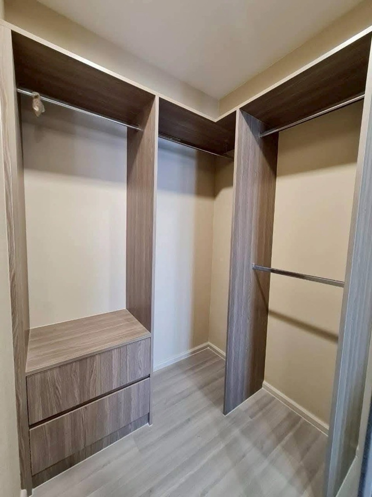 ขายคอนโดปิ่นเกล้า จรัญสนิทวงศ์ : 💙@condocurator 💙 ขาย The Parkland Charan - Pinklao ห้องใหญ่ เฟอร์นิเจอร์ครบ [PM0302]