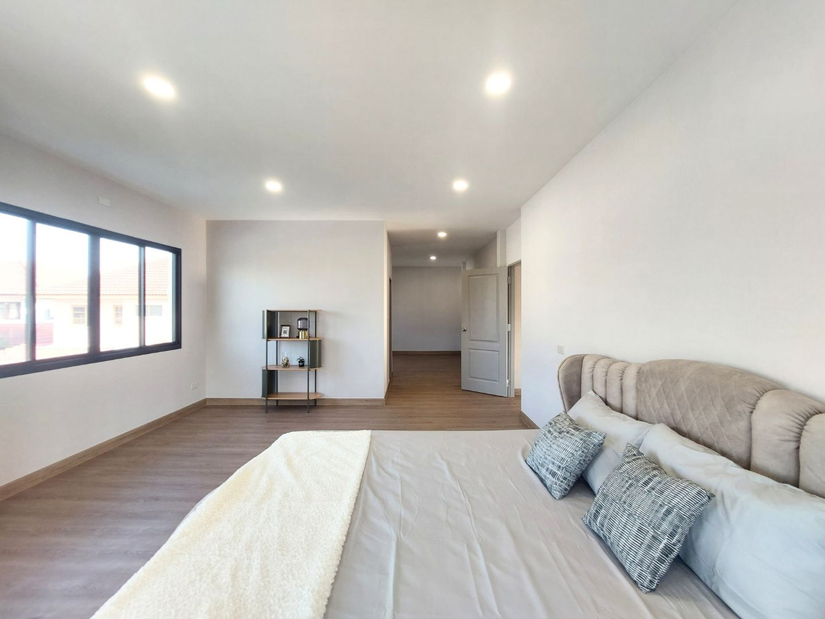 For SaleHouseNonthaburi, Bang Yai, Bangbuathong : Near MRT Bang Phlu & Westgate! Large detached house, 156 sq m., Chollada Village, Bang Bua Thong, newly renovated, prime location connecting Rattanathibet-Chaiyaphruek, quick access to the city, 4 bedrooms, complete functions, full central area.  Last