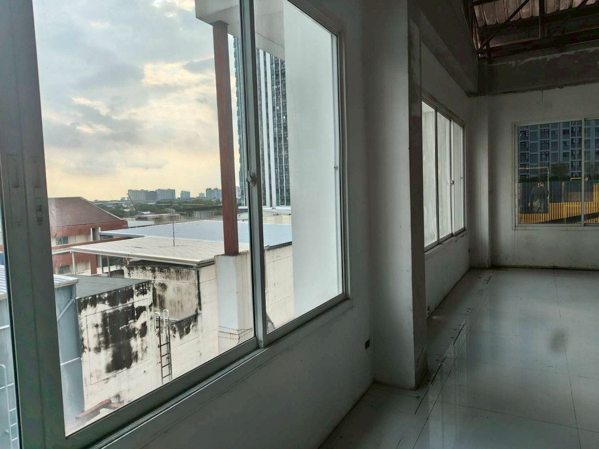 Shop HouseSamut Prakan,Samrong : Commercial building for rent/sale, good location, suitable for doing business. Usable area per floor is approximately 300 sq m.