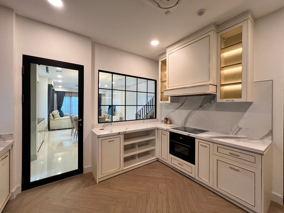 For SaleHousePattanakan, Srinakarin : Urgent sale Nantawan Rama 9 - New Krungthepkretha 📞065-626-5636 Big house, corner plot, fully furnished.