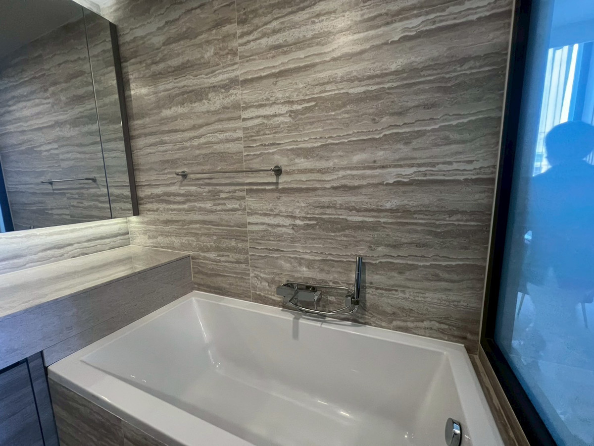 For RentCondoSukhumvit, Asoke, Thonglor : 2 bedroom for rent at Celes Asoke – Luxury Condo, very convenient to travel, in the heart of Asoke, opposite Terminal 21.