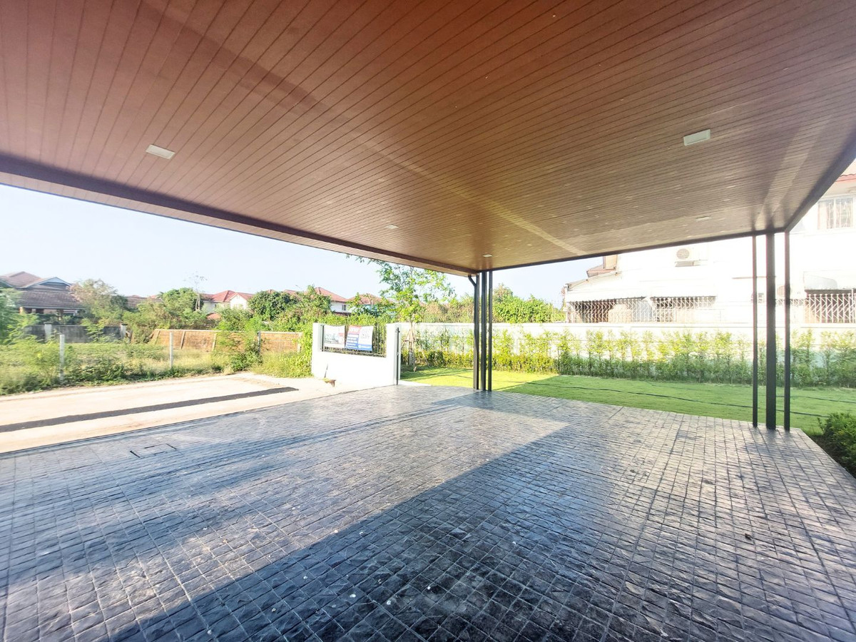 For SaleHouseNonthaburi, Bang Yai, Bangbuathong : Near MRT Bang Phlu & Westgate! Large detached house, 156 sq m., Chollada Village, Bang Bua Thong, newly renovated, prime location connecting Rattanathibet-Chaiyaphruek, quick access to the city, 4 bedrooms, complete functions, full central area.  Last