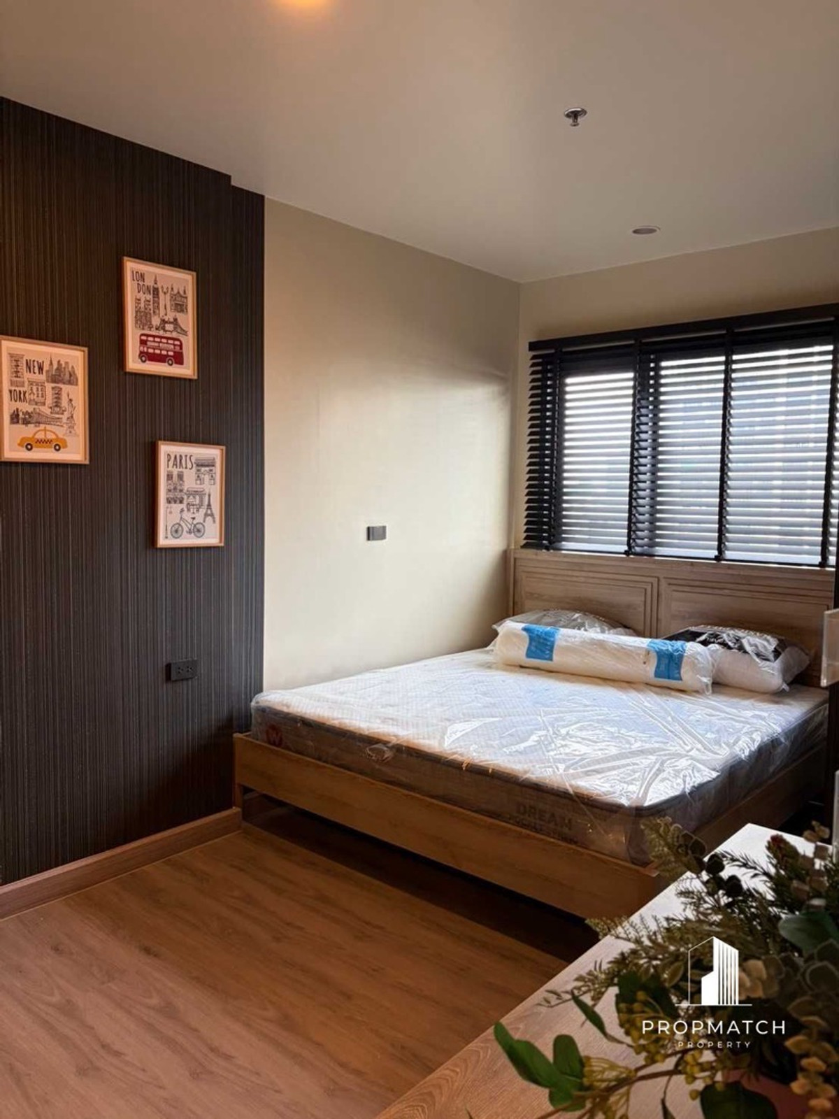 For RentCondoSapankwai,Jatujak : For rent, Onyx Phahonyothin, only 18,000.-, just redone the room.