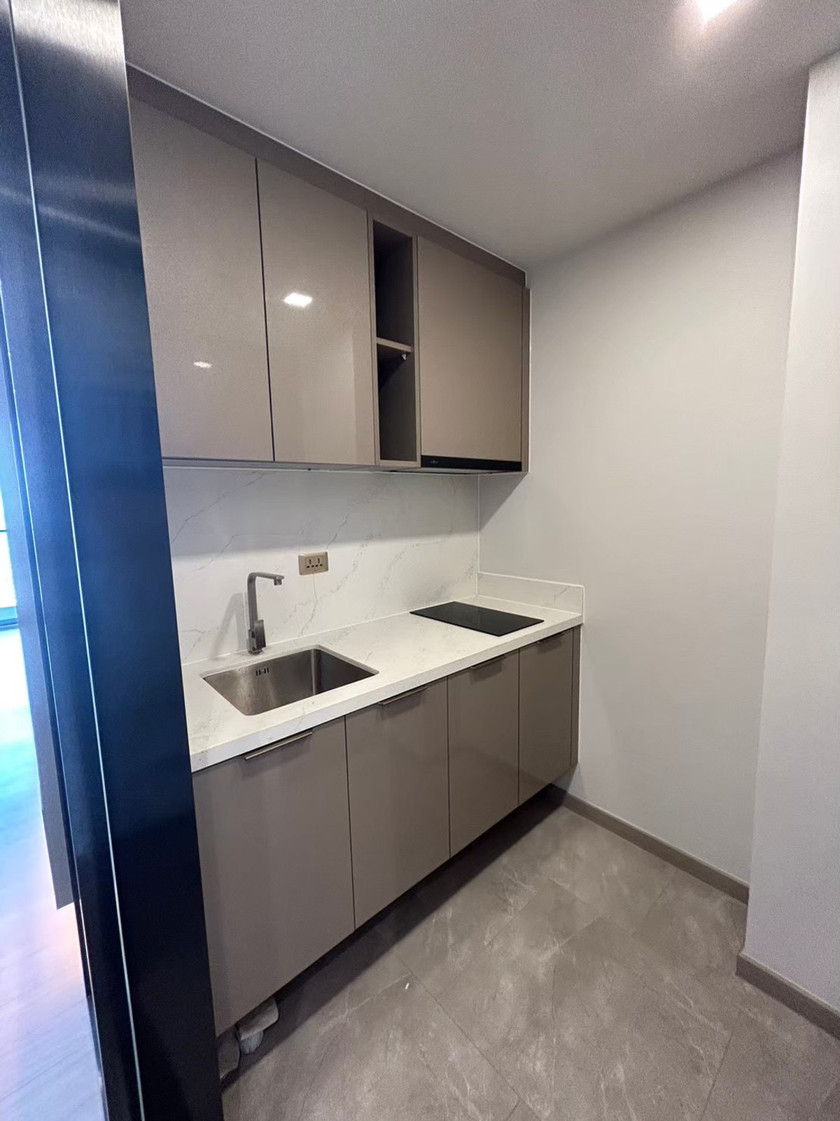 ให้เช่าคอนโดพระราม 9 เพชรบุรีตัดใหม่ RCA : PRO-116✨ปล่อยเช่าคอนโด One9Five ✨🚆ใกล้รถไฟฟ้า🚆 MRT พระราม 9 ✨เพียง 25,000 บาท/เดือน ✨ขนาด 35.00 ตรม. ชั้น 41 *0659174222*