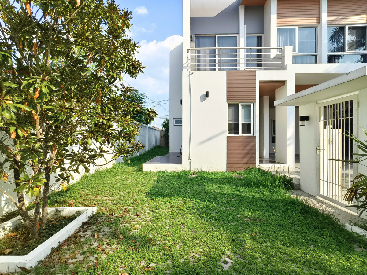 บ้านมีนบุรี-ร่มเกล้า : ขาย ให้เช่า บ้านเดี่ยว แปลงริม Parkway Aliv รามคำแหง (ปาร์คเวย์ชาเล่ต์ เฟสใหม่) ติดรถไฟฟ้า 3 ห้องนอน 3 ห้องน้ำ บ้านสวยไม่ต้องซ่อม พร้อมตกแต่ง