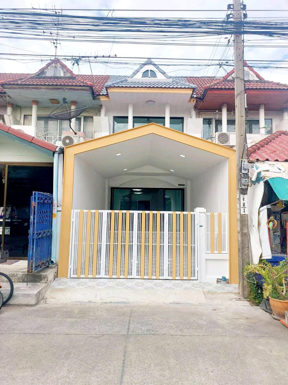 For SaleTownhomeLadkrabang, Suwannaphum Airport : AirportLink Lat Krabang Station Motorway 7 Triam Udom Nomklao School Sarasas School