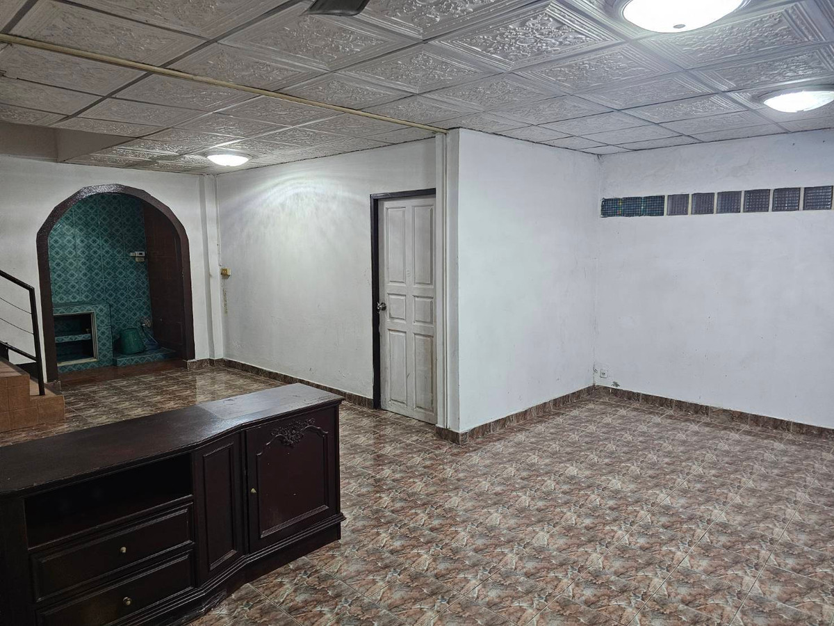 ให้เช่าทาวน์โฮมมีนบุรี-ร่มเกล้า : ⚡ ให้เช่า ทาวน์โฮม 2 ชั้น ซอย รามคำแหง 186 ขนาด 35 ตร.ว. ⚡