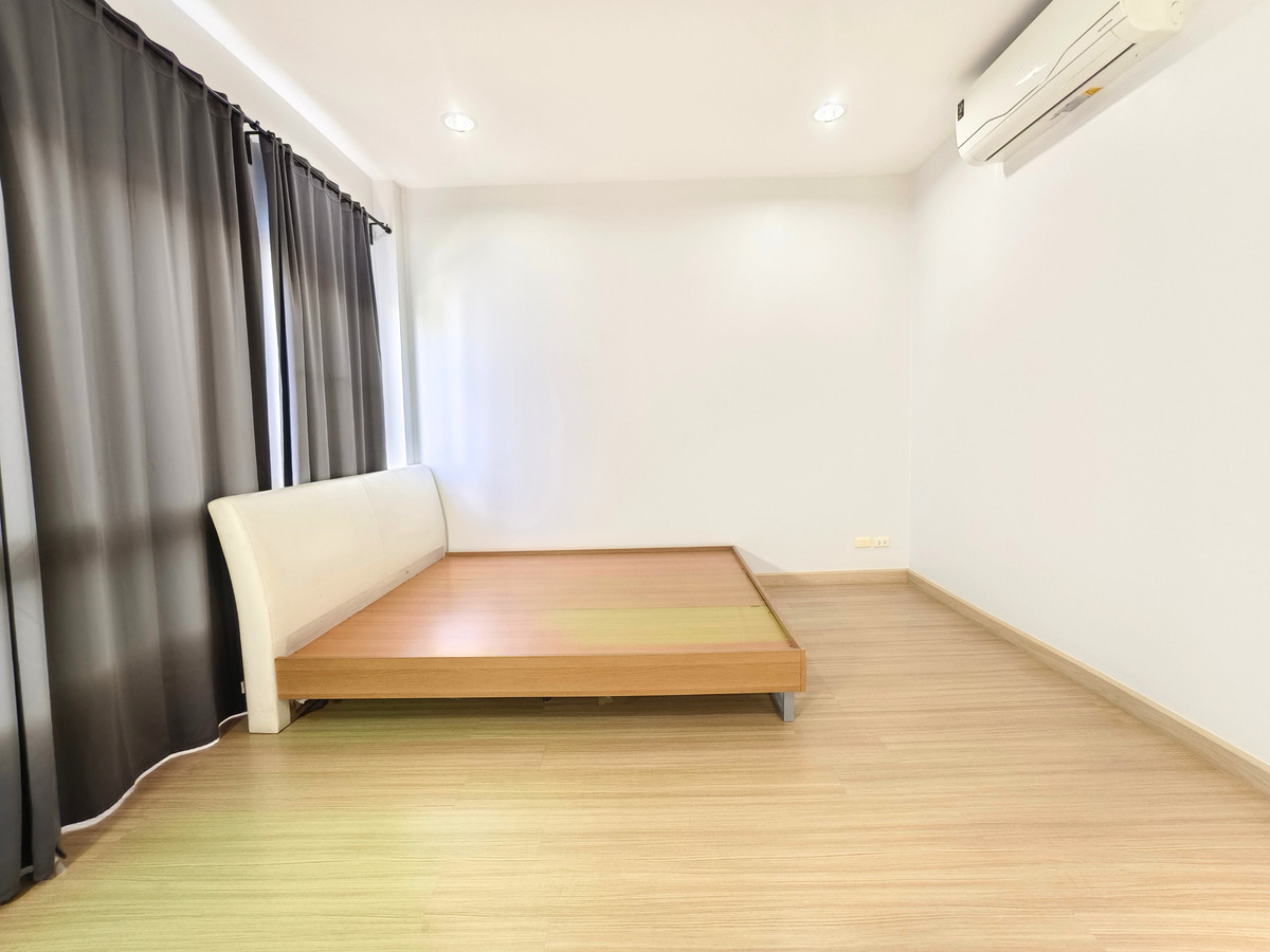 บ้านมีนบุรี-ร่มเกล้า : ขาย ให้เช่า บ้านเดี่ยว แปลงริม Parkway Aliv รามคำแหง (ปาร์คเวย์ชาเล่ต์ เฟสใหม่) ติดรถไฟฟ้า 3 ห้องนอน 3 ห้องน้ำ บ้านสวยไม่ต้องซ่อม พร้อมตกแต่ง