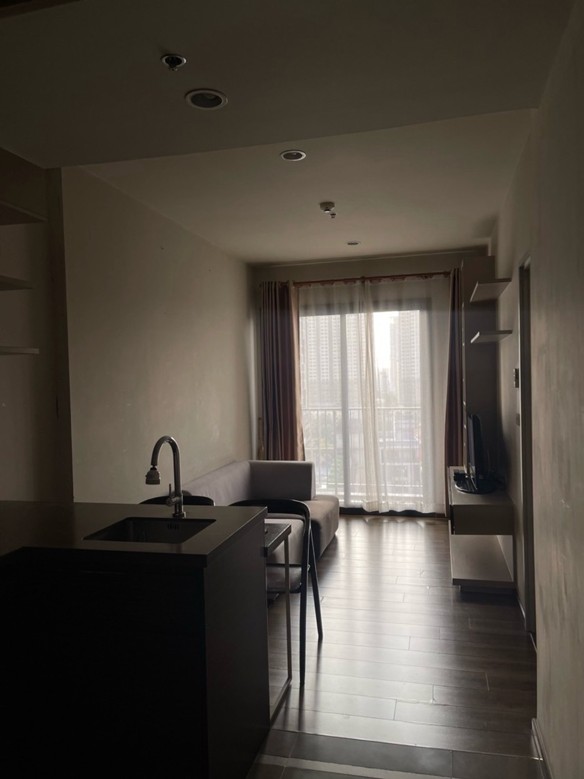 ให้เช่าคอนโดสะพานควาย จตุจักร : ให้เช่า Onyx Phahonyothin เพียง 18,000.- เพิ่งทำห้องใหม่ค่ะ