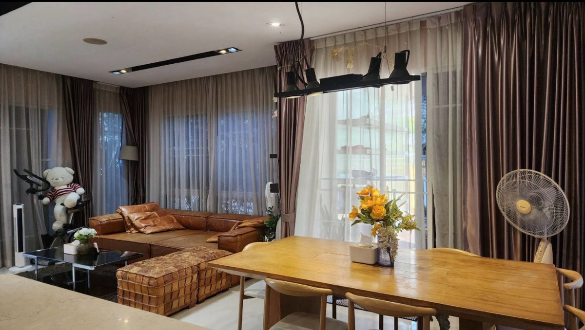 ให้เช่าบ้านนวมินทร์ รามอินทรา : Habitia Vent ปัญญาอินทรา | ใกล้ทางด่วนจตุโชติ
✨ พร้อมอยู่จริง หิ้วกระเป๋าเข้าได้เลย
รวม 5 ห้องนอน 3 ห้องน้ำ

🌿 สิ่งอำนวยความสะดวกส่วนกล