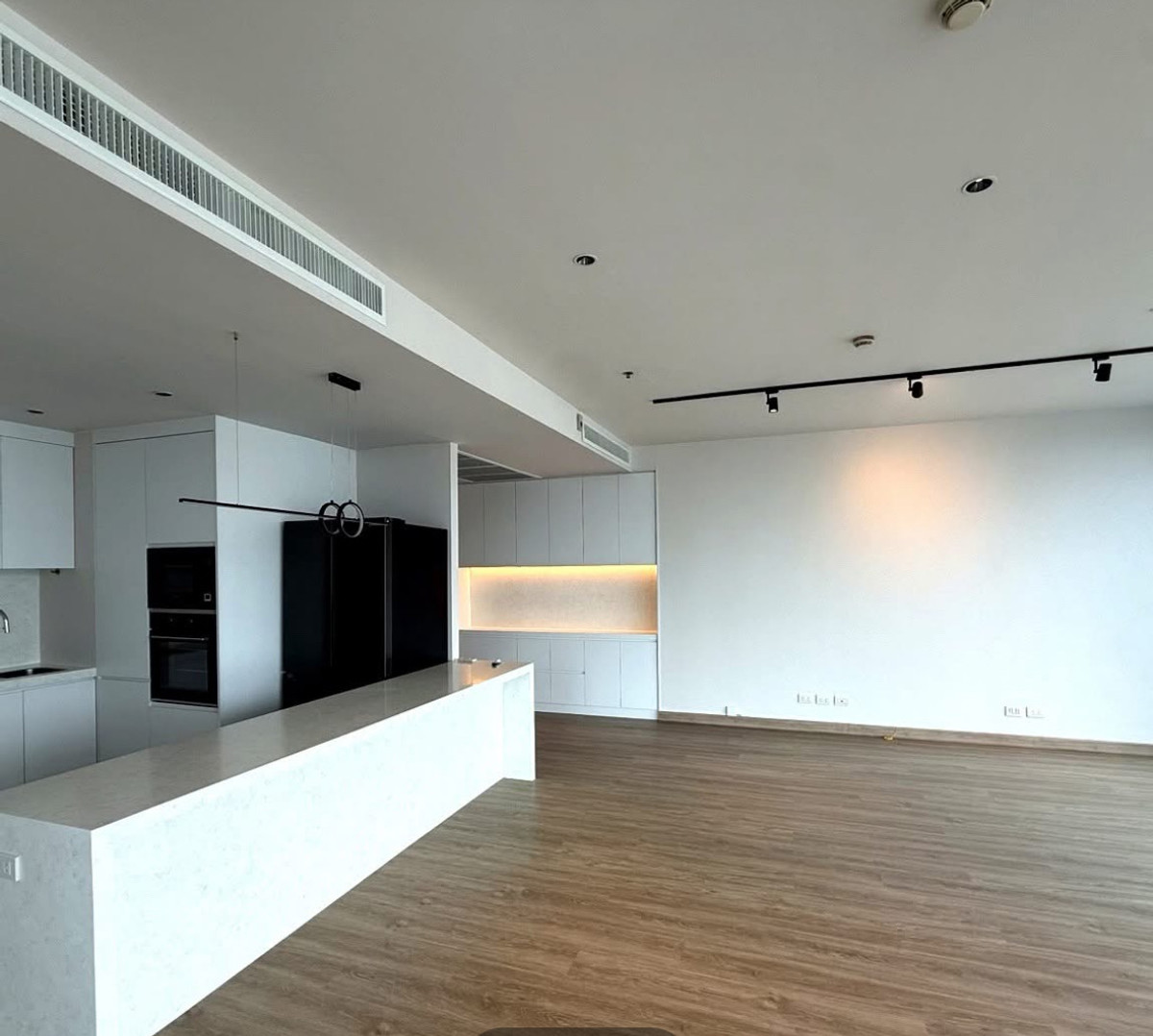 For RentCondoWitthayu, Chidlom, Langsuan, Ploenchit : Condo for rent, Athenee Residence 3+1maid, 215 sq m, Ploenchit-Chidlom area, near Central Embassy.