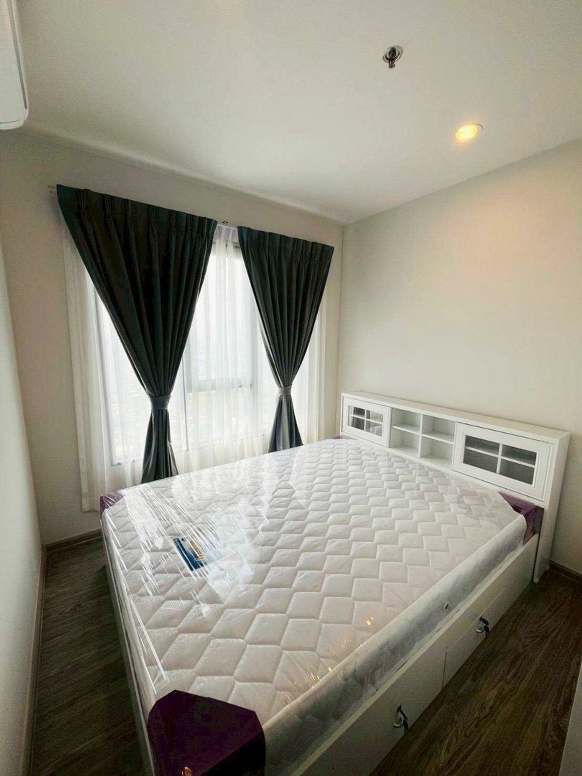 ให้เช่าคอนโดท่าพระ ตลาดพลู วุฒากาศ : 💙@condocurator 💙 ให้เช่า Regent Home Wutthakat เฟอร์นิเจอร์ครบ [PM4730]