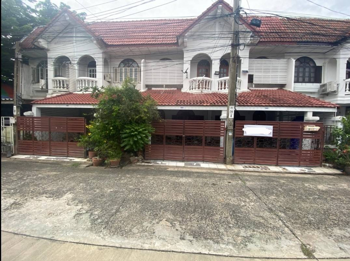 For RentTownhomePattanakan, Srinakarin : Townhome for rent, 2 floors, 2 bedrooms, 2 bathrooms, located at Soi Phatthanakan 29.