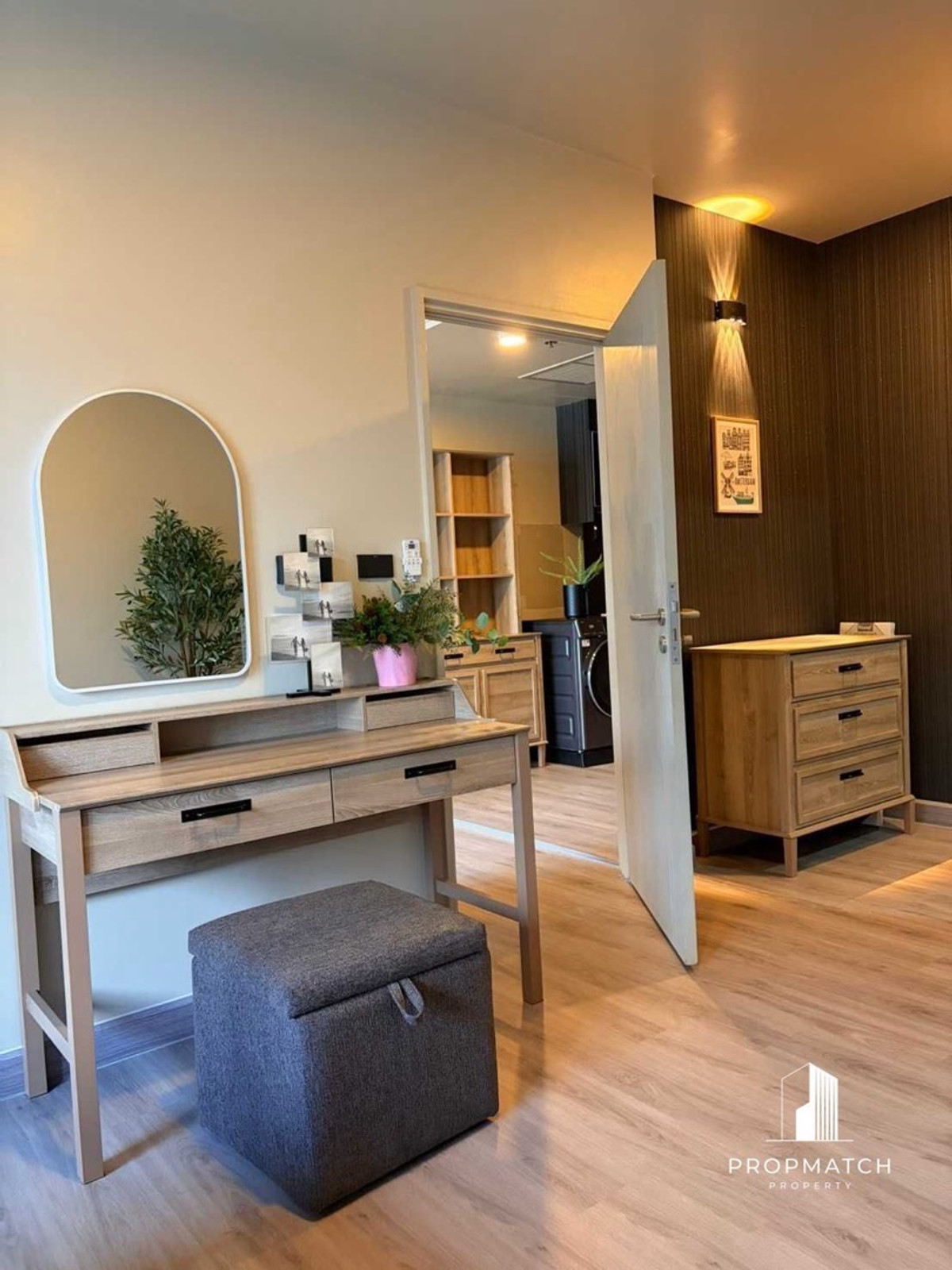 For RentCondoSapankwai,Jatujak : For rent, Onyx Phahonyothin, only 18,000.-, just redone the room.