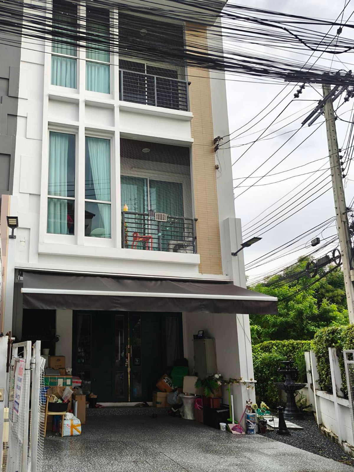 For SaleTownhomeLadprao101, Happy Land, The Mall Bang Kapi : Baan Klang Muang Ladprao 87 / 3 Bedrooms (FOR SALE) FAHS033
