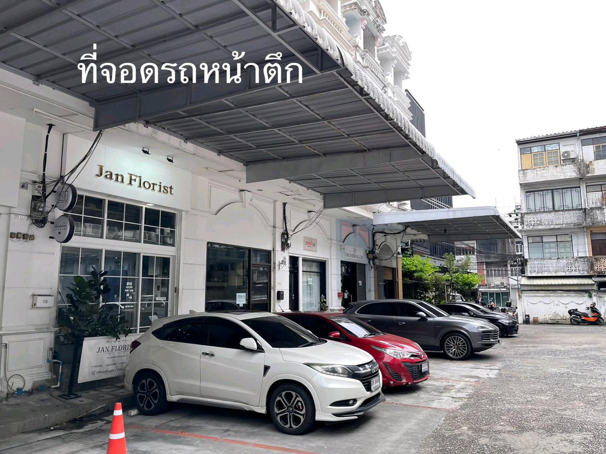 For RentShop HouseSukhumvit, Asoke, Thonglor : 🏢 6-story building for rent, Ekkamai-Sukhumvit 63, vacant building, ready to use. Suitable for an office, clinic, shop or residence. Rent 50,000–55,000 baht/month. Contact Luk Jeab 065-536-5165.