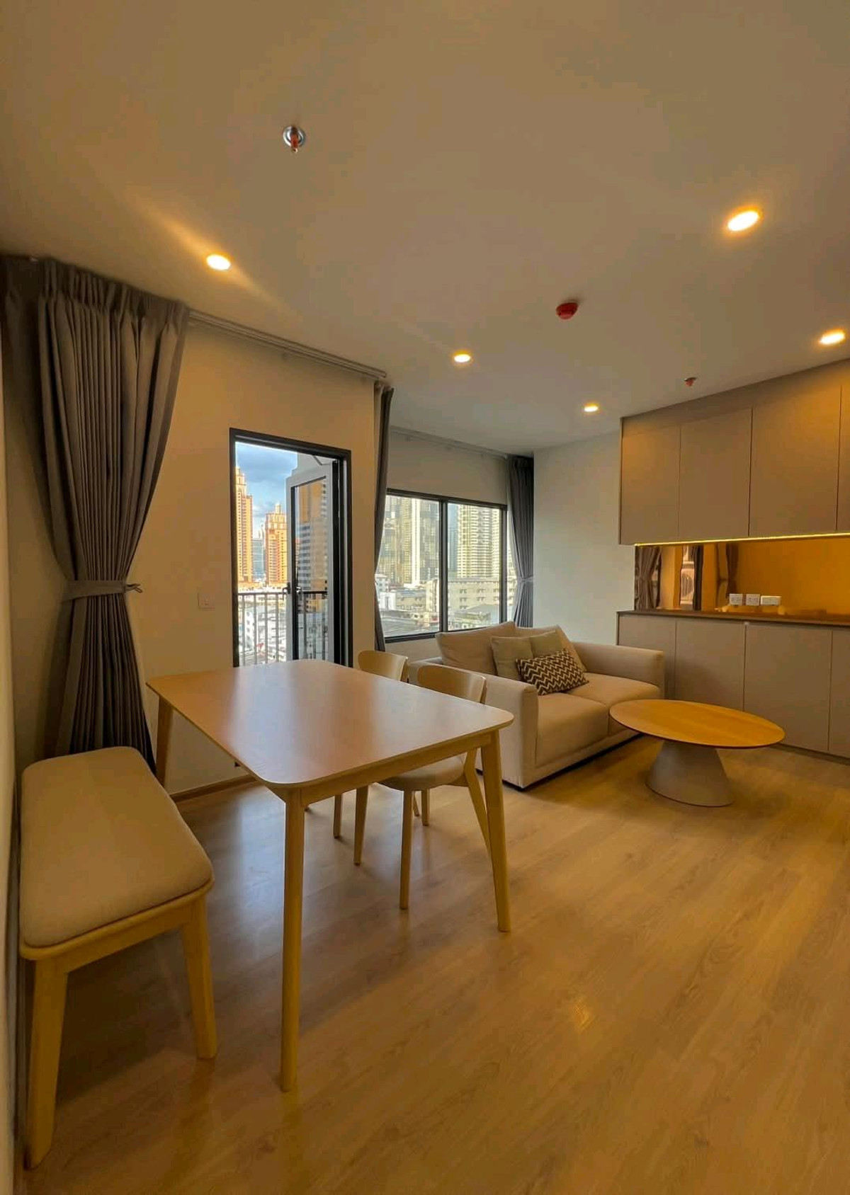 ให้เช่าคอนโดคลองเตย กล้วยน้ำไท : ให้เช่า Life Rama 4 - Asoke วิวเมือง ห้องมุม ใกล้ MRT ศูนย์สิริกิติ