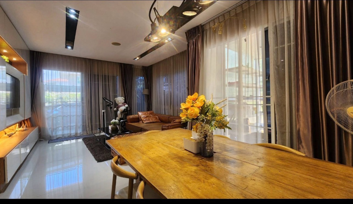 ให้เช่าบ้านนวมินทร์ รามอินทรา : Habitia Vent ปัญญาอินทรา | ใกล้ทางด่วนจตุโชติ
✨ พร้อมอยู่จริง หิ้วกระเป๋าเข้าได้เลย
รวม 5 ห้องนอน 3 ห้องน้ำ

🌿 สิ่งอำนวยความสะดวกส่วนกล