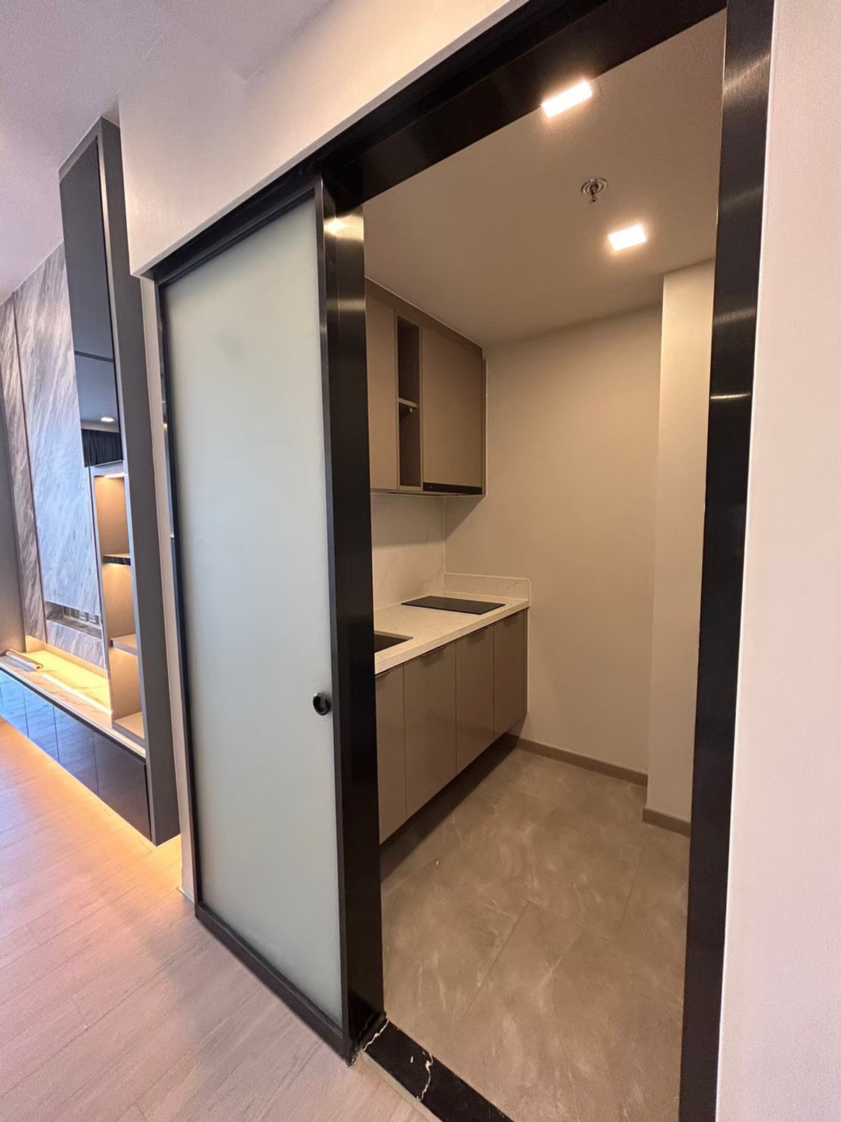 ให้เช่าคอนโดพระราม 9 เพชรบุรีตัดใหม่ RCA : PRO-116✨ปล่อยเช่าคอนโด One9Five ✨🚆ใกล้รถไฟฟ้า🚆 MRT พระราม 9 ✨เพียง 25,000 บาท/เดือน ✨ขนาด 35.00 ตรม. ชั้น 41 *0659174222*