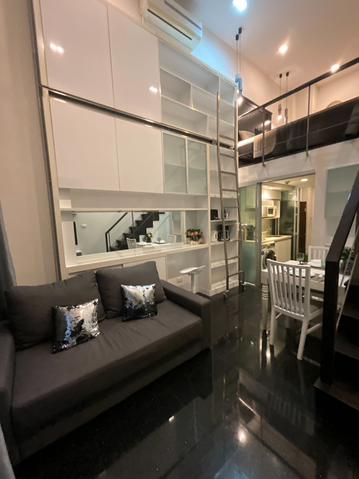 ให้เช่าคอนโดสุขุมวิท อโศก ทองหล่อ : 🐶 คอนโดเลี้ยงสัตว์ได้ Ideo Morph 38🐱🏙️ ห้องสวยในทองหล่อ ดีไซน์มีเอกลักษณ์! 🐾