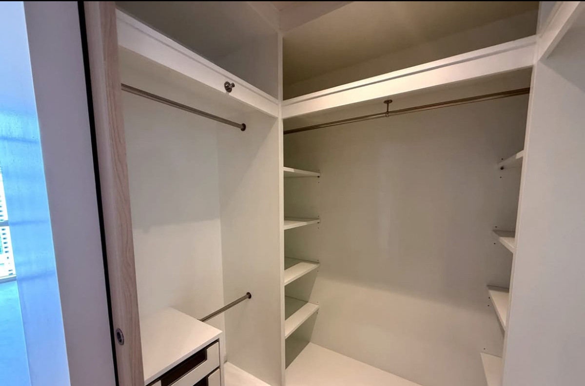 For RentCondoWitthayu, Chidlom, Langsuan, Ploenchit : Condo for rent, Athenee Residence 3+1maid, 215 sq m, Ploenchit-Chidlom area, near Central Embassy.