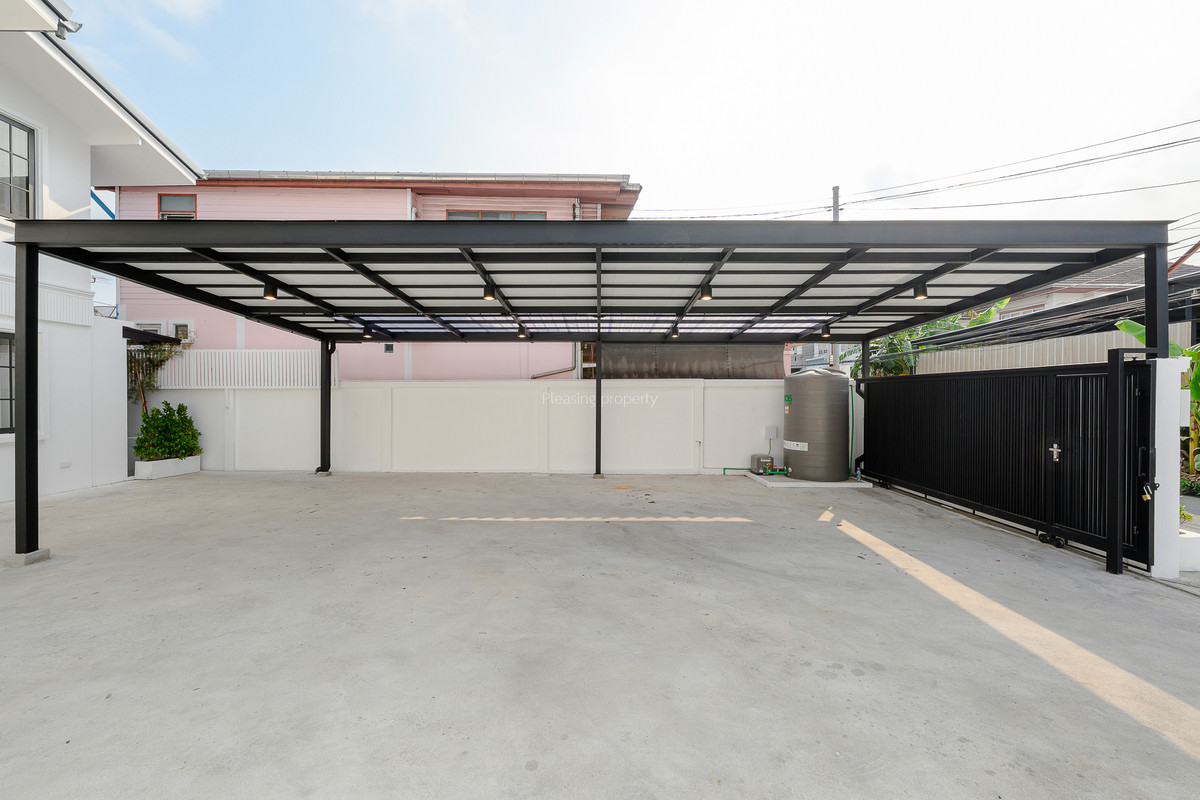 For SaleHouseOnnut, Udomsuk : Single house 60 sq m, Soi On Nut 44, good location, renovated, ready to move in.