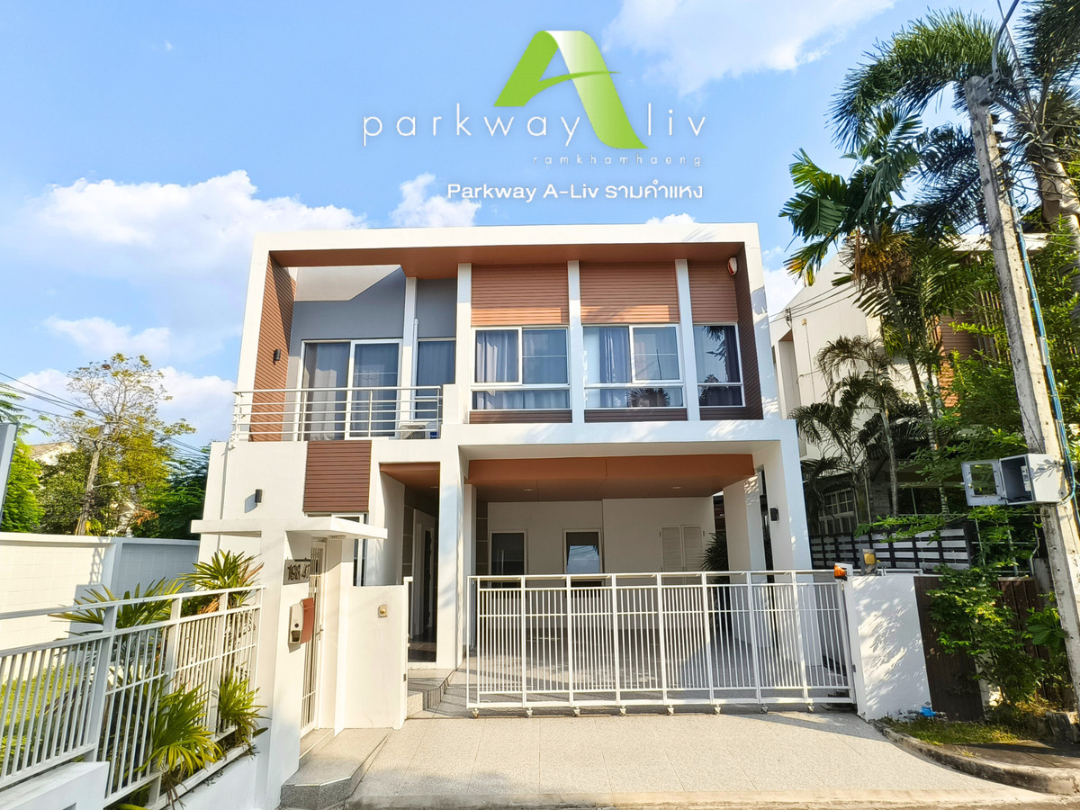 HouseMin Buri, Romklao : For Sale/Rent: Detached House, Corner Plot, Parkway Aliv Ramkhamhaeng (Parkway Chalet New Phase), near BTS Skytrain. 3 Bedrooms, 3 Bathrooms. Beautiful house, no repairs needed, fully furnished.
