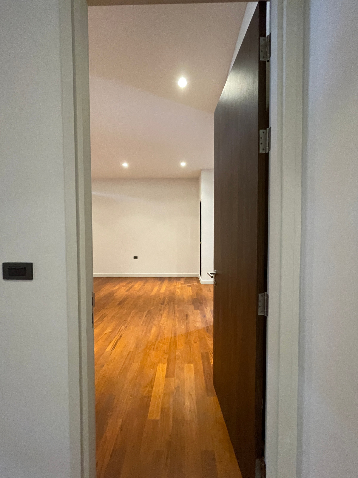 ขายบ้านรามคำแหง หัวหมาก : [ขาย] ARNA Rama 9 บ้านเดี่ยว Super Luxury 3 ชั้น พร้อมสระว่ายน้ำส่วนตัว และดาดฟ้า | ทำเลทองหลัง The Mall รามฯ ใกล้ MRT สายสีส้ม