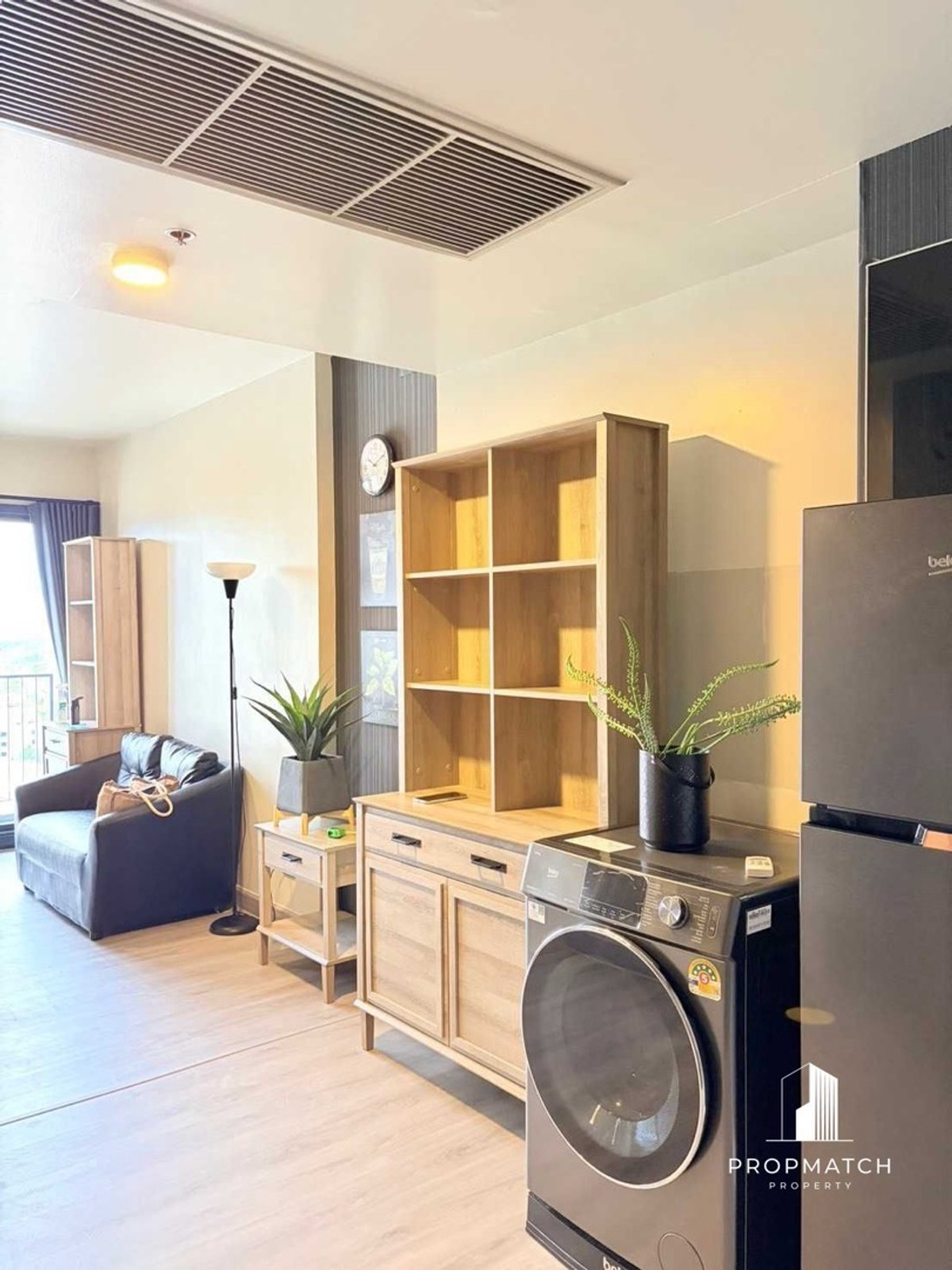 For RentCondoSapankwai,Jatujak : For rent, Onyx Phahonyothin, only 18,000.-, just redone the room.