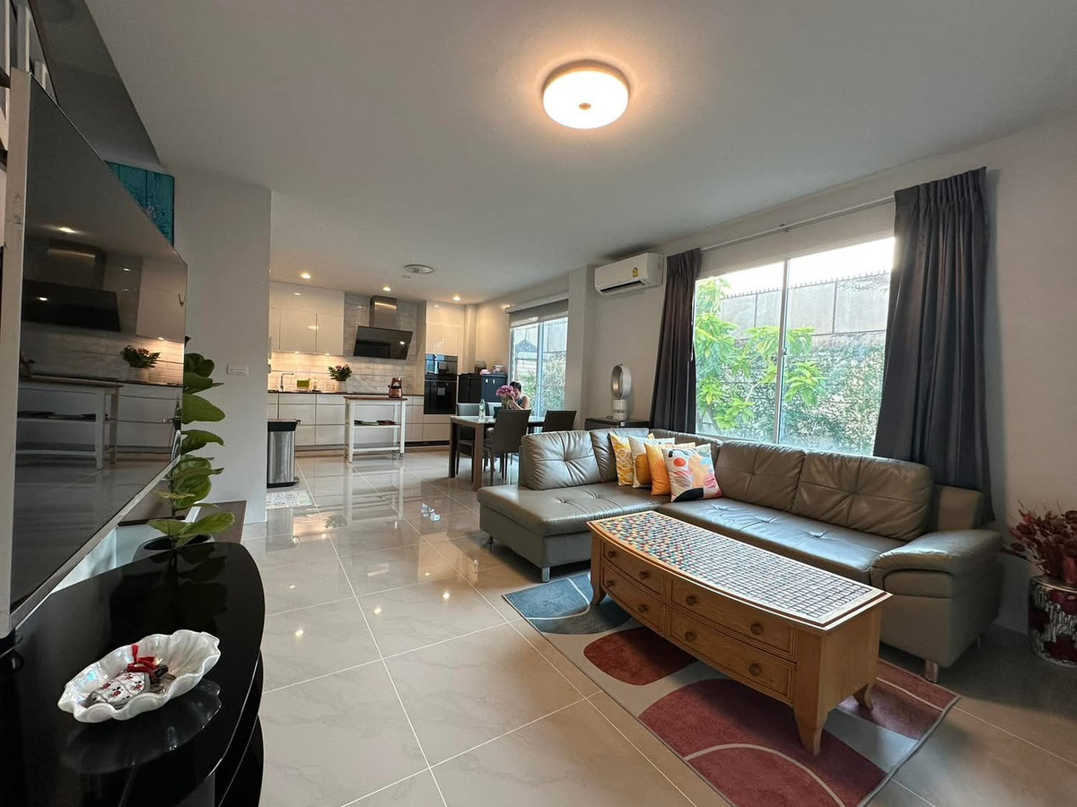 For RentTownhomePattanakan, Srinakarin : 🔥🔥 House for rent, Town Avenue Krungthep Kreetha 🔥🔥 3-story townhome, corner unit, Modern Luxury style, quiet, private atmosphere.