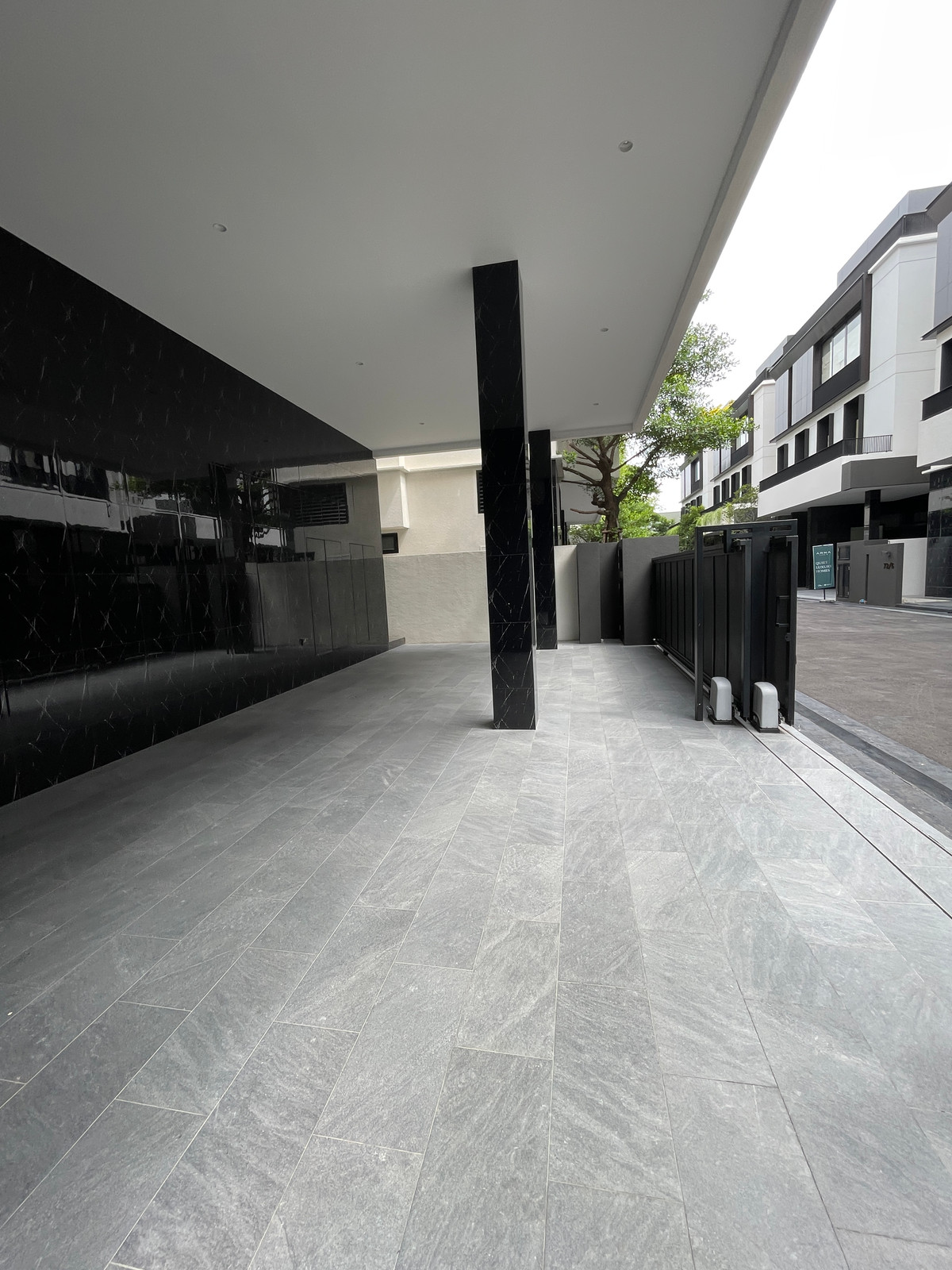 ขายบ้านรามคำแหง หัวหมาก : [ขาย] ARNA Rama 9 บ้านเดี่ยว Super Luxury 3 ชั้น พร้อมสระว่ายน้ำส่วนตัว และดาดฟ้า | ทำเลทองหลัง The Mall รามฯ ใกล้ MRT สายสีส้ม