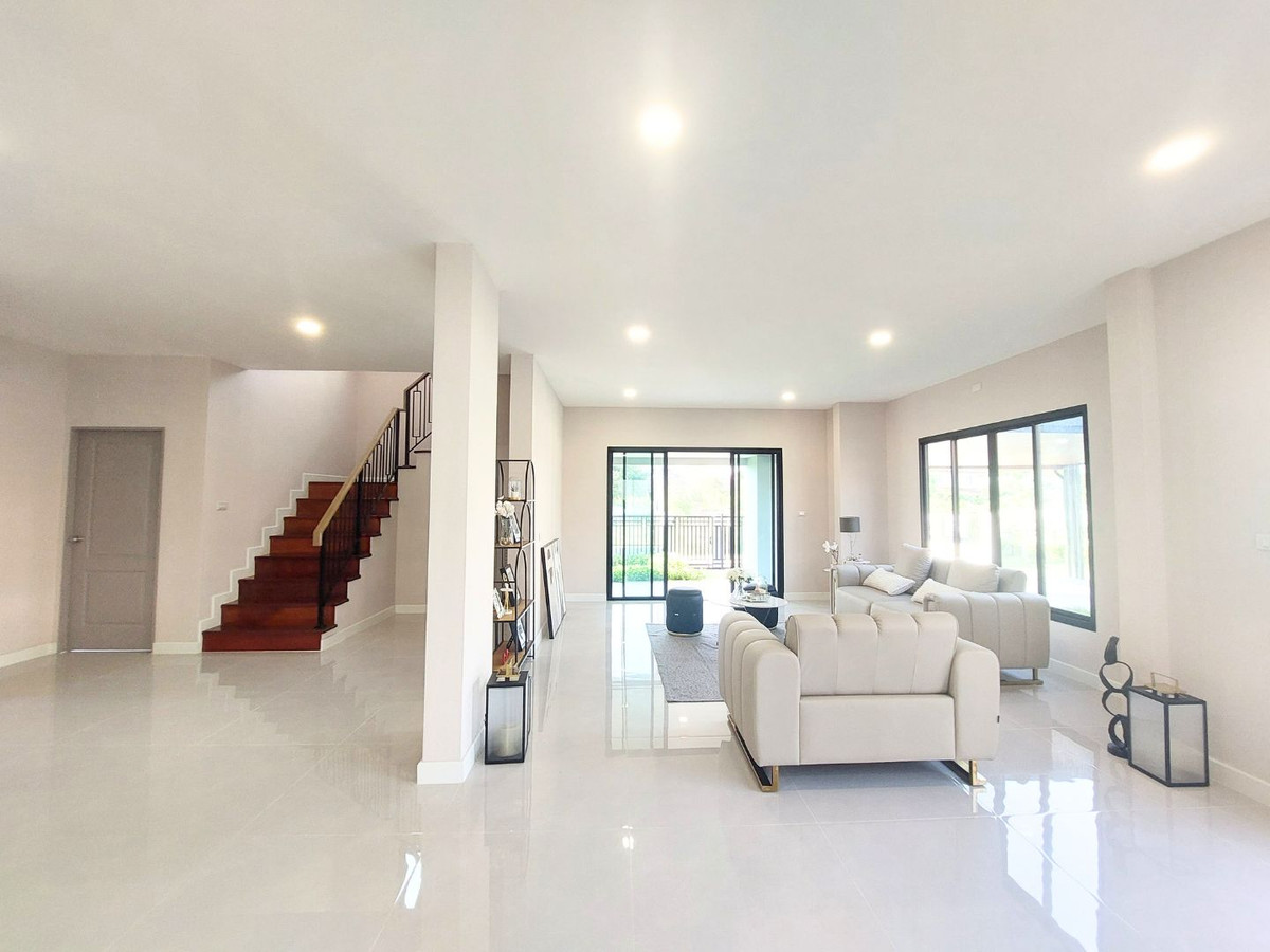 For SaleHouseNonthaburi, Bang Yai, Bangbuathong : Near MRT Bang Phlu & Westgate! Large detached house, 156 sq m., Chollada Village, Bang Bua Thong, newly renovated, prime location connecting Rattanathibet-Chaiyaphruek, quick access to the city, 4 bedrooms, complete functions, full central area.  Last