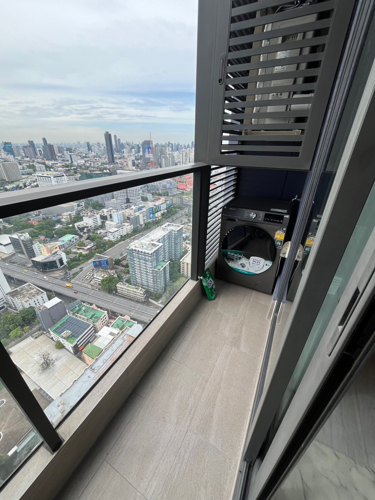 ให้เช่าคอนโดพระราม 9 เพชรบุรีตัดใหม่ RCA : PRO-116✨ปล่อยเช่าคอนโด One9Five ✨🚆ใกล้รถไฟฟ้า🚆 MRT พระราม 9 ✨เพียง 25,000 บาท/เดือน ✨ขนาด 35.00 ตรม. ชั้น 41 *0659174222*