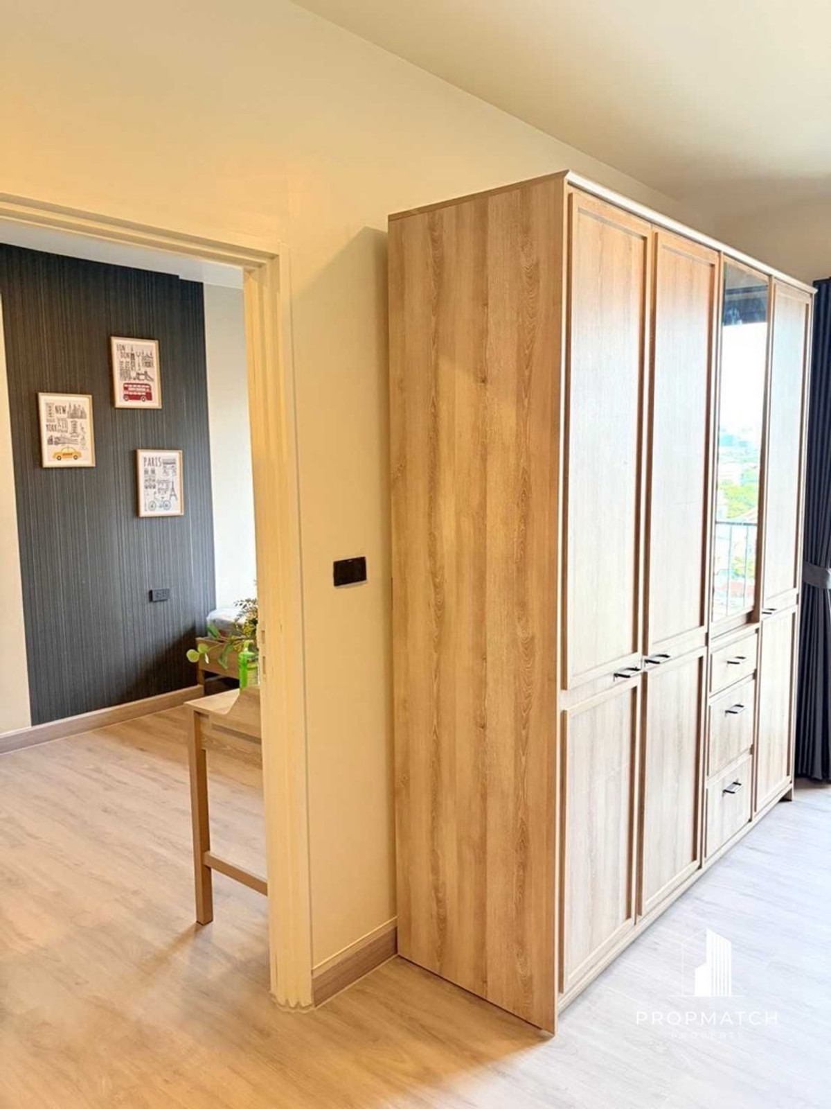 For RentCondoSapankwai,Jatujak : For rent, Onyx Phahonyothin, only 18,000.-, just redone the room.