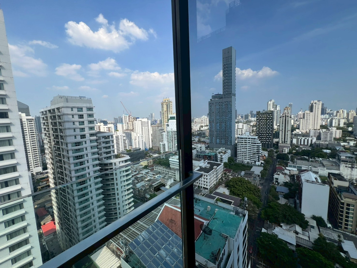 For RentCondoSukhumvit, Asoke, Thonglor : 2 bedroom for rent at Celes Asoke – Luxury Condo, very convenient to travel, in the heart of Asoke, opposite Terminal 21.