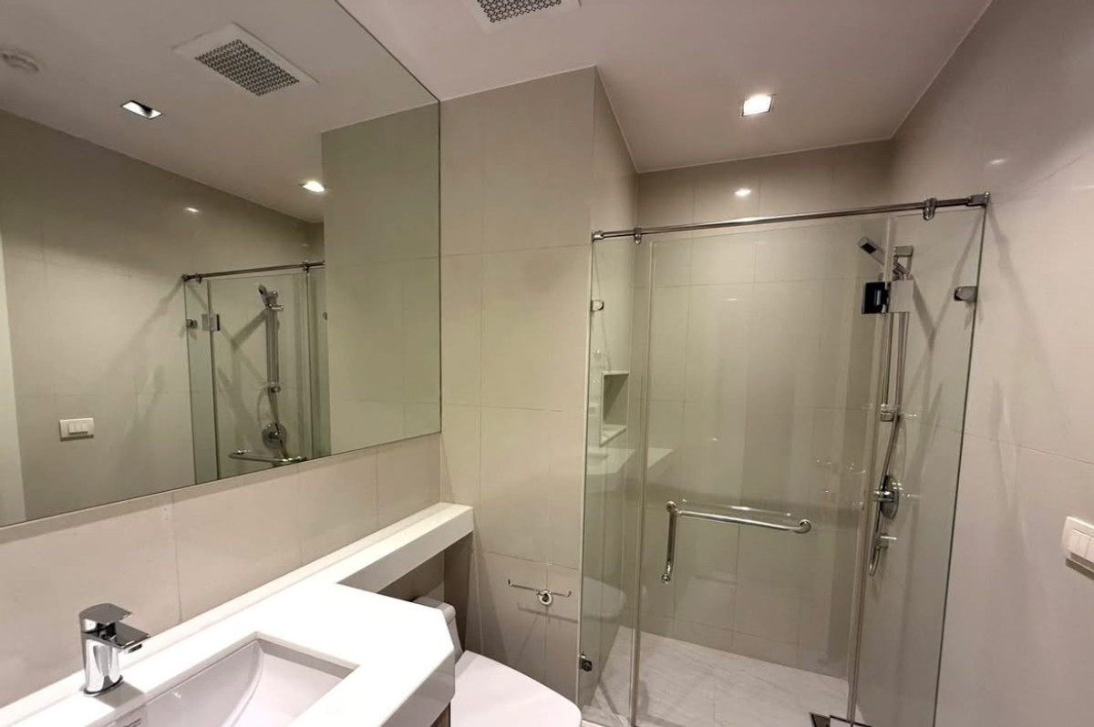 For RentCondoWitthayu, Chidlom, Langsuan, Ploenchit : Condo for rent, Athenee Residence 3+1maid, 215 sq m, Ploenchit-Chidlom area, near Central Embassy.