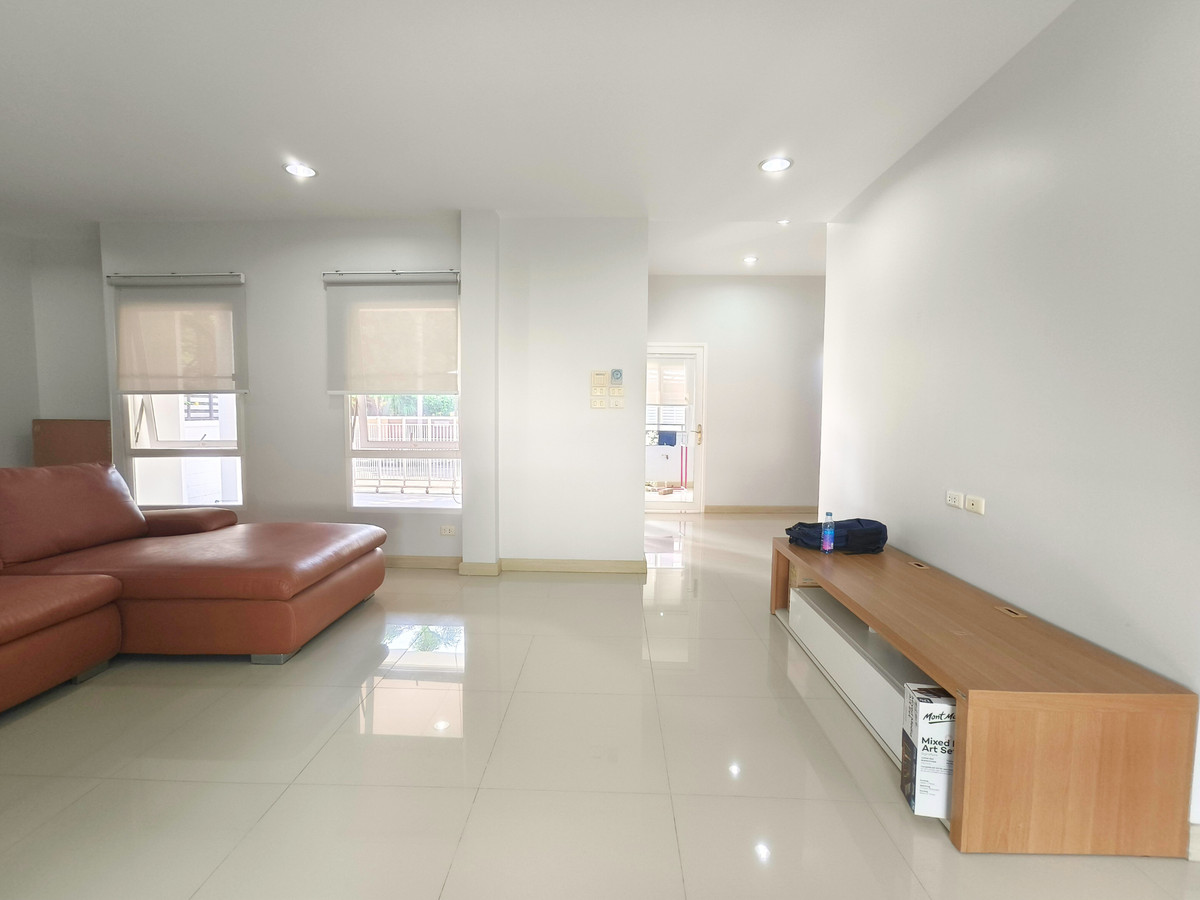 บ้านมีนบุรี-ร่มเกล้า : ขาย ให้เช่า บ้านเดี่ยว แปลงริม Parkway Aliv รามคำแหง (ปาร์คเวย์ชาเล่ต์ เฟสใหม่) ติดรถไฟฟ้า 3 ห้องนอน 3 ห้องน้ำ บ้านสวยไม่ต้องซ่อม พร้อมตกแต่ง