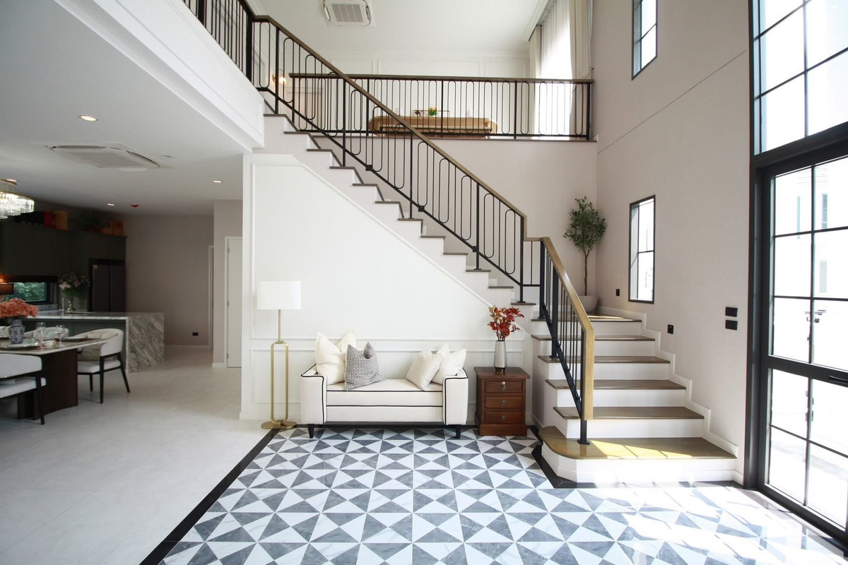 บ้านบางนา แบริ่ง ลาซาล : Setthasiri Bangna km 10: 5bed 6bath 102sqwah 377sqm. Sell: 45,000,000 Rent: 320,000/mth Am: 0656199198