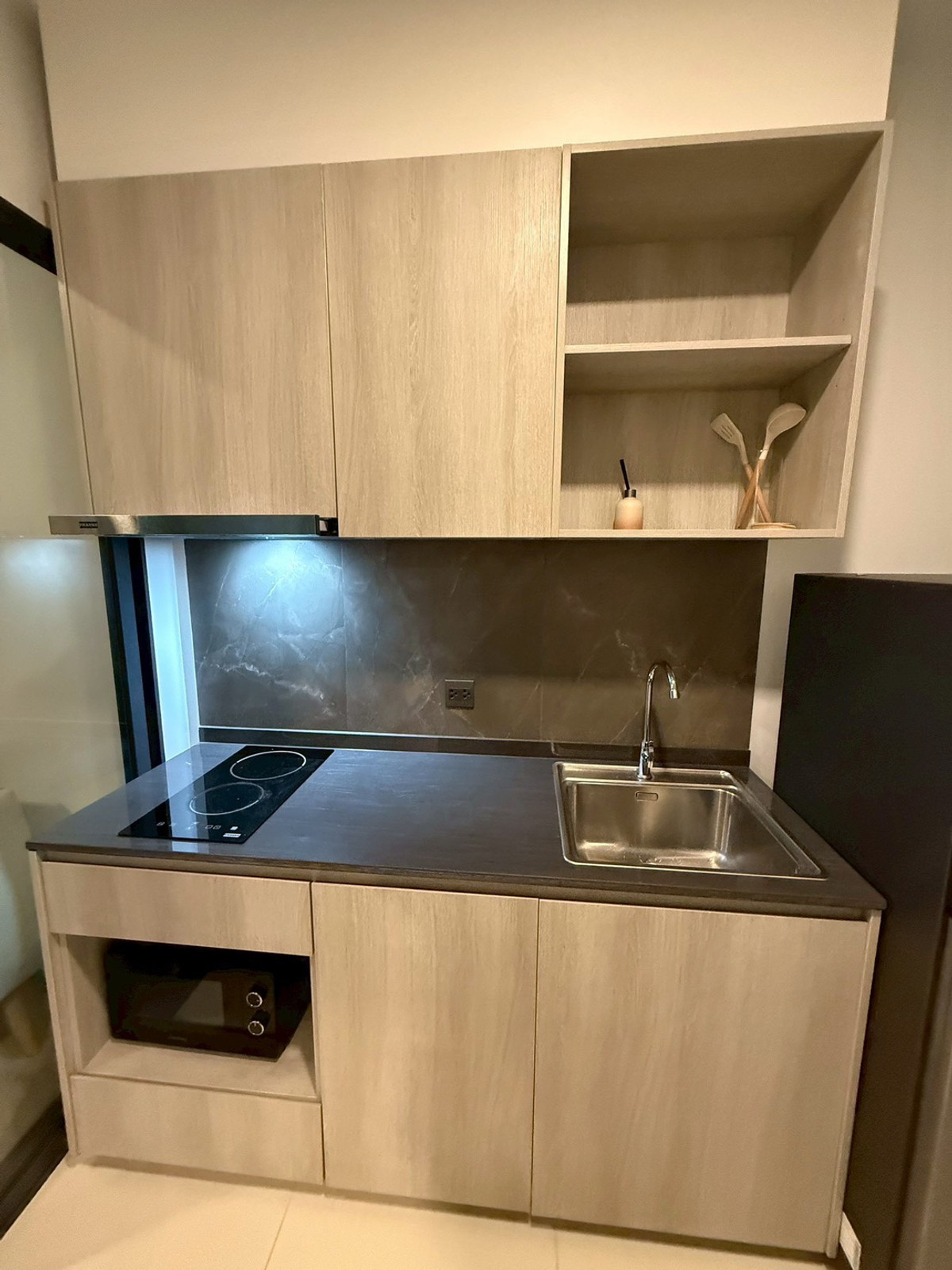 ให้เช่าคอนโดพระราม 9 เพชรบุรีตัดใหม่ RCA : เช่า 1 ห้องนอน 1 ห้องน้ำ เดอะทรี พัฒนาการ-เอกมัย