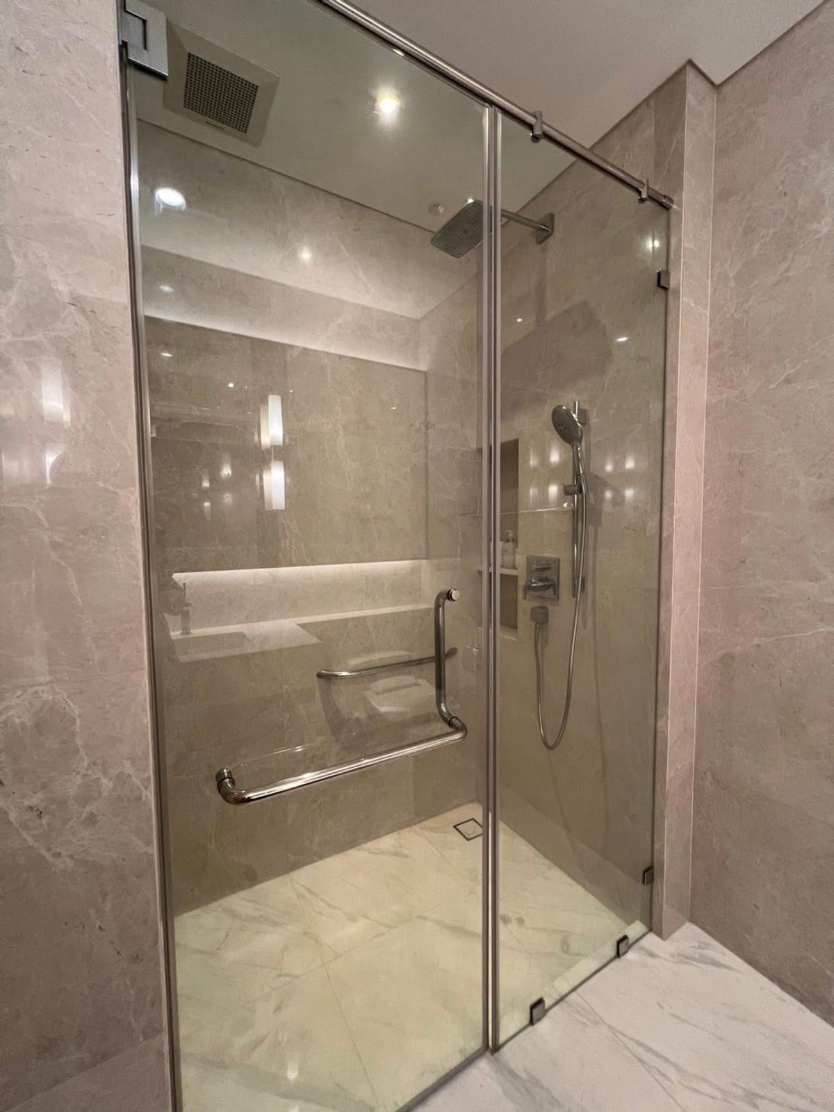 For RentCondoWitthayu, Chidlom, Langsuan, Ploenchit : For Rent: Sindhorn Residence, 55,000 THB [JZr260307]