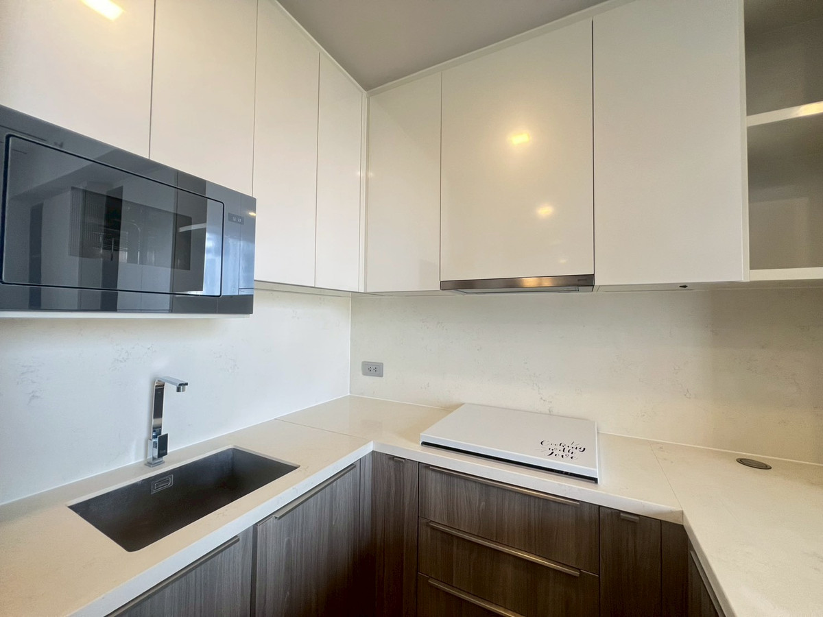 For RentCondoSukhumvit, Asoke, Thonglor : 🏙️1 bedroom for rent at Celes Asoke – Luxury Condo in the heart of Asoke, very convenient to travel.