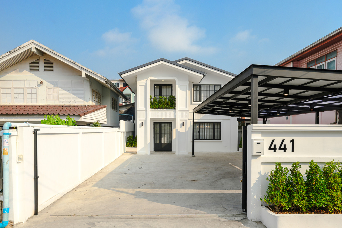 For SaleHouseOnnut, Udomsuk : Single house 60 sq m, Soi On Nut 44, good location, renovated, ready to move in.