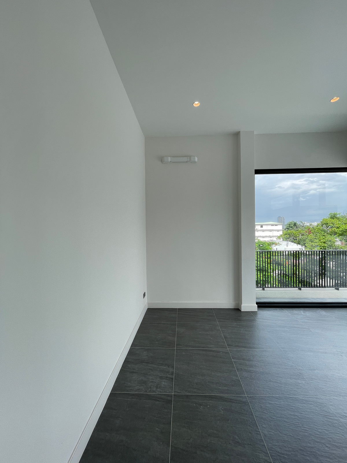 ขายบ้านรามคำแหง หัวหมาก : [ขาย] ARNA Rama 9 บ้านเดี่ยว Super Luxury 3 ชั้น พร้อมสระว่ายน้ำส่วนตัว และดาดฟ้า | ทำเลทองหลัง The Mall รามฯ ใกล้ MRT สายสีส้ม