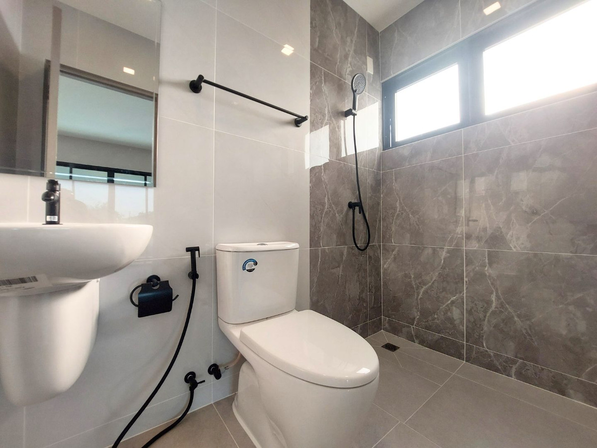 For SaleHouseNonthaburi, Bang Yai, Bangbuathong : Near MRT Bang Phlu & Westgate! Large detached house, 156 sq m., Chollada Village, Bang Bua Thong, newly renovated, prime location connecting Rattanathibet-Chaiyaphruek, quick access to the city, 4 bedrooms, complete functions, full central area.  Last