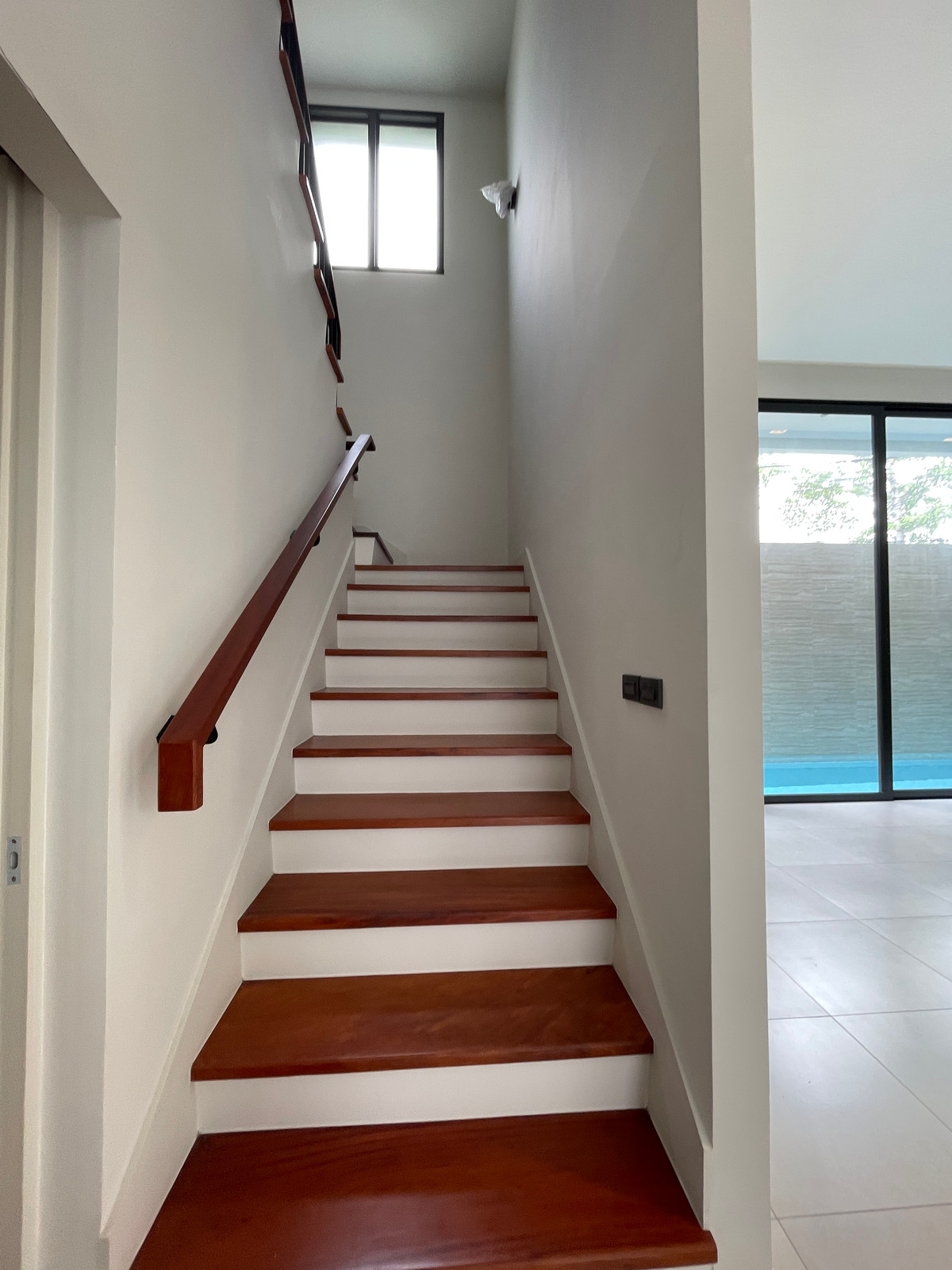 ขายบ้านรามคำแหง หัวหมาก : [ขาย] ARNA Rama 9 บ้านเดี่ยว Super Luxury 3 ชั้น พร้อมสระว่ายน้ำส่วนตัว และดาดฟ้า | ทำเลทองหลัง The Mall รามฯ ใกล้ MRT สายสีส้ม