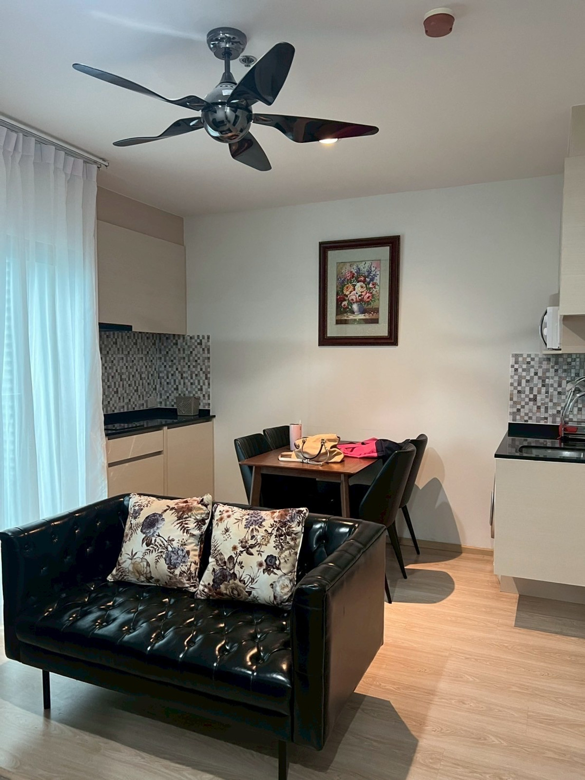 ให้เช่าคอนโดรัชดา ห้วยขวาง : ให้ เช่า ด่วน Noble revolve ratchada  โนเบิล รีวอลฟ์ รัชดา  (2ห้องนอน 2ห้องน้ำ)