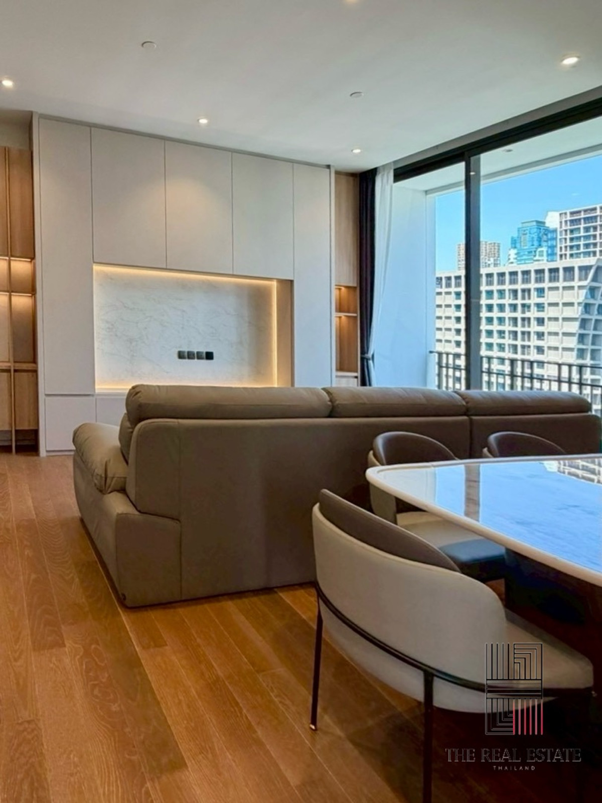 For SaleCondoWitthayu, Chidlom, Langsuan, Ploenchit : Urgent sale 🔥New room Sale Muniq Langsuan 2br. 3bath, just finished decorating. Havent lived in it yet, high floor, beautiful view, pet friendly, very good price 💰